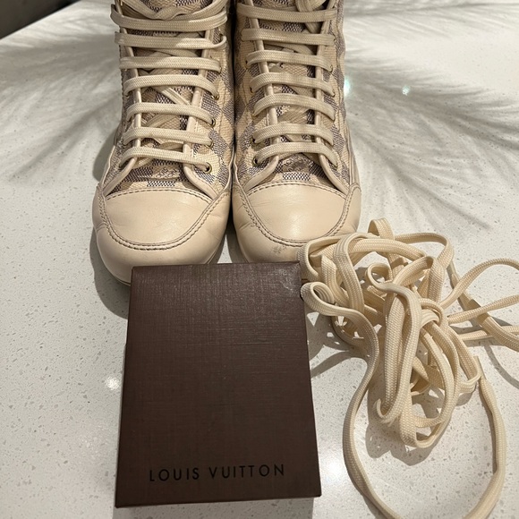 Louis Vuitton Damier Azur Hi Top Sneaker Size 37.5. - Picture 4 of 12
